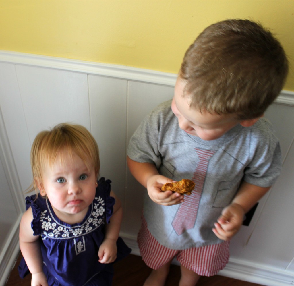 kids eating cookies