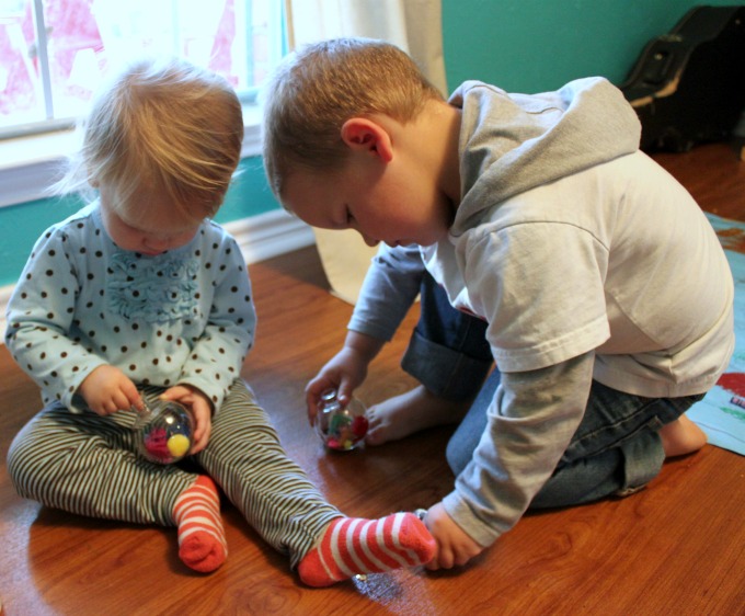Making Christmas Ornaments with Toddlers and Preschoolers