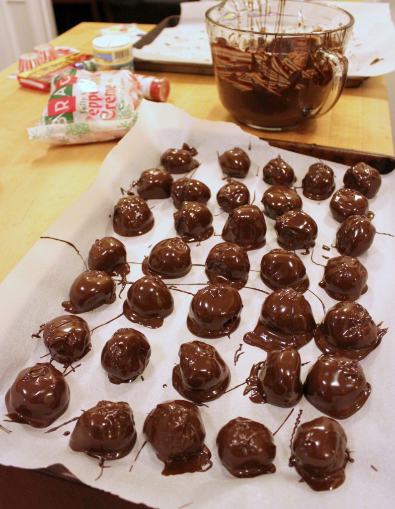 Prepping OREO Cookie Balls with Chocolate #oreocookieballs #cbias #ad